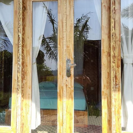 The Nyamo Surf & Stay Pulukan Rum bild