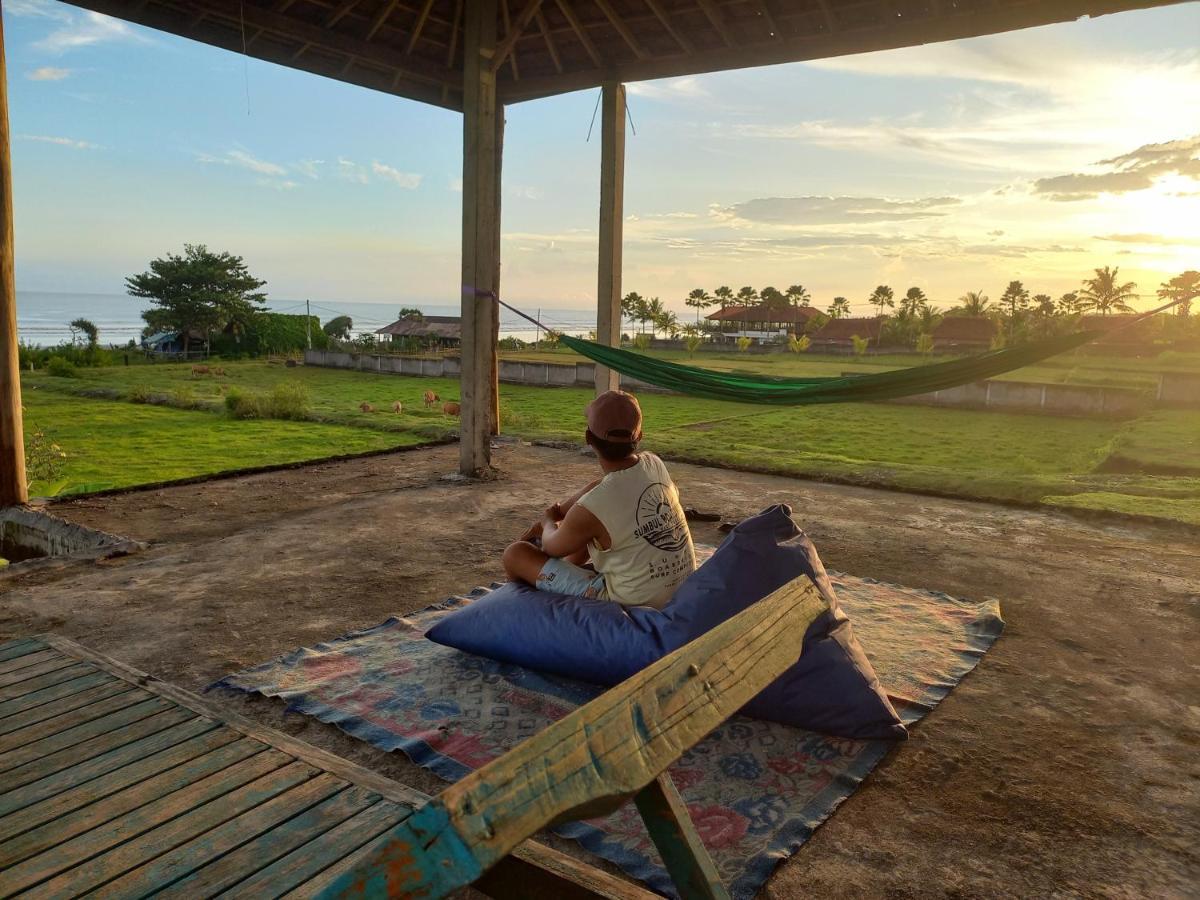 The Nyamo Surf & Stay Pulukan Exteriör bild