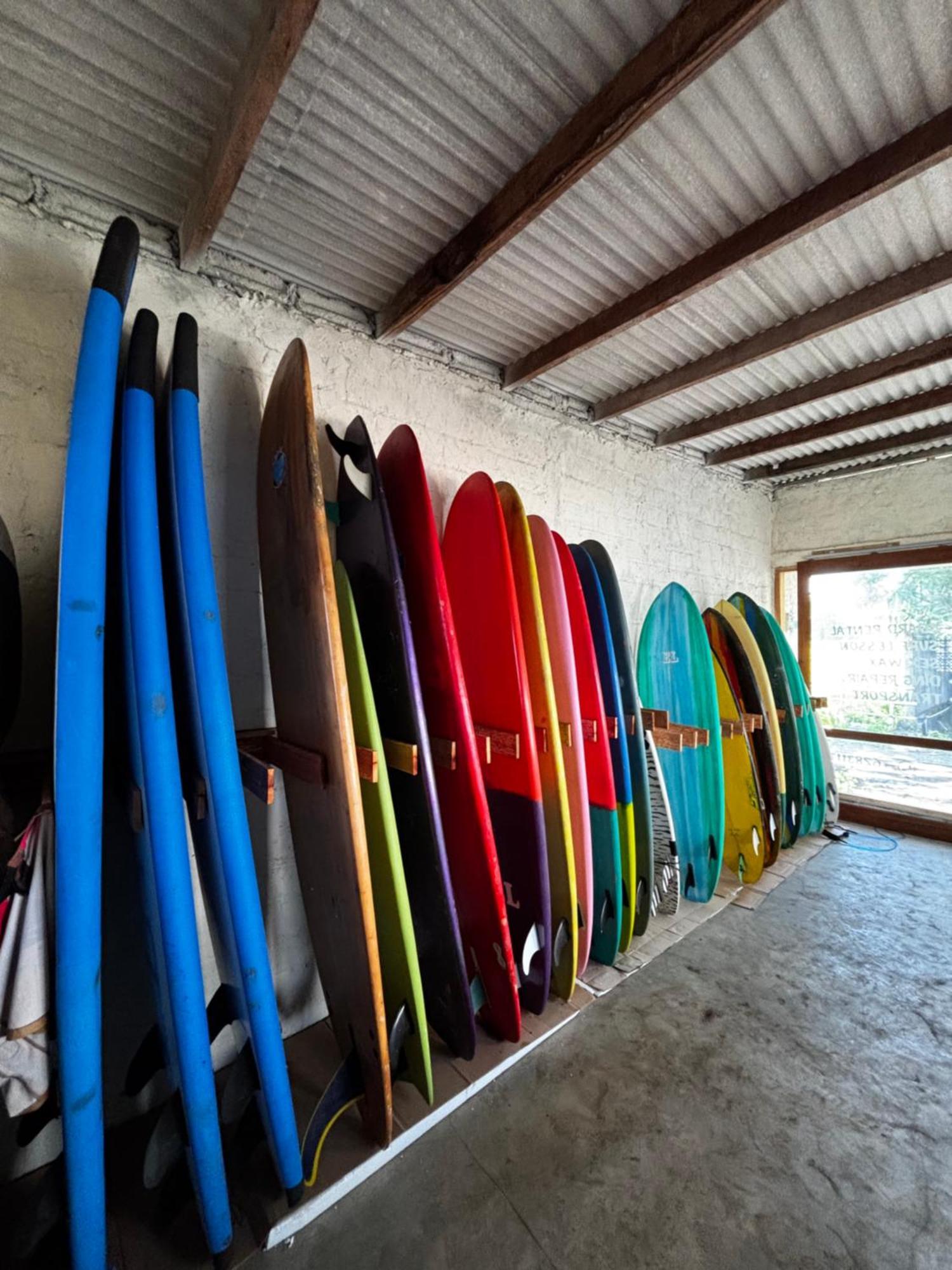 The Nyamo Surf & Stay Pulukan Exteriör bild
