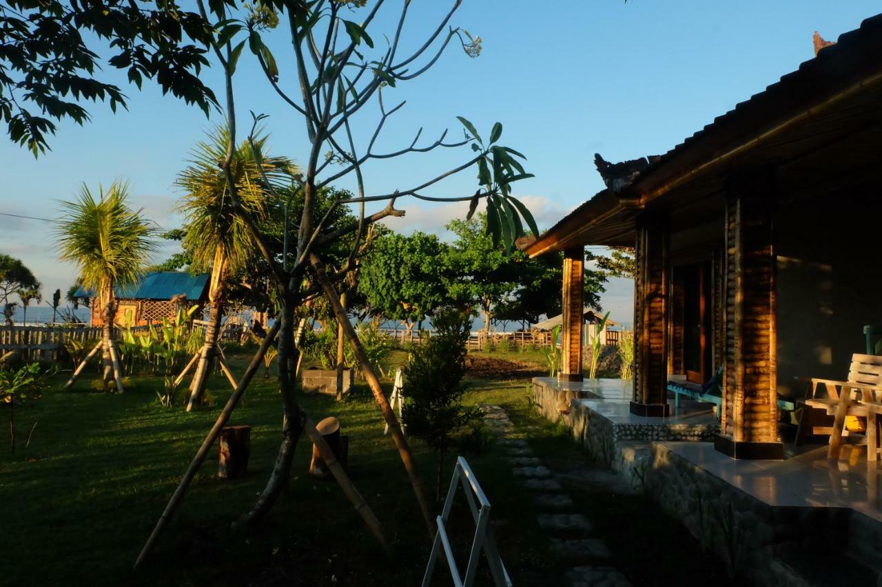 The Nyamo Surf & Stay Pulukan Exteriör bild